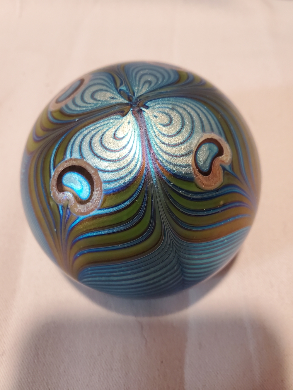 MINT 1977 Orient & Flume Iridescent Pulled Feather Art Glass Paperweight - Signe
